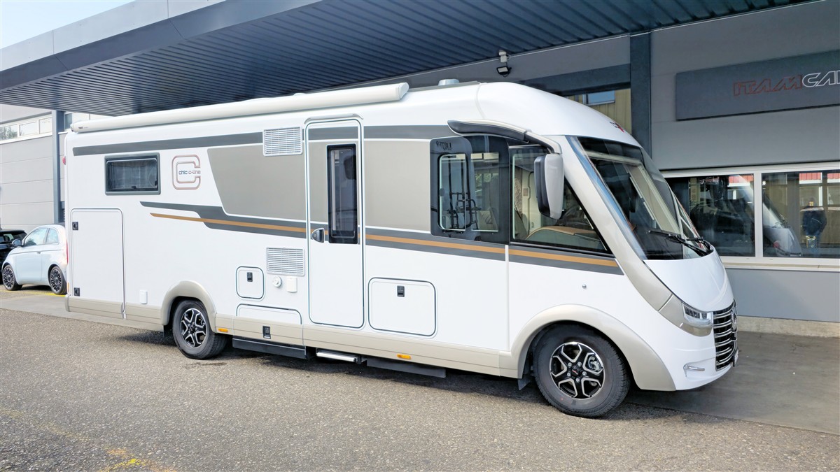Heute haben wir bei Itamcar AG eine vollständige Keramikversiegelung an einem Camper durchgeführt 
Das Fahrzeug wurde gründlich gereinigt und optimal vorbereitet, bevor die Keramikbeschichtung aufgetragen wurde – für maximalen Schutz und langanhaltenden Glanz. Das Ergebnis: intensiver Glanz, starker Schutz vor Schmutz, Witterung und UV-Strahlen sowie eine deutlich einfachere Reinigung in Zukunft.